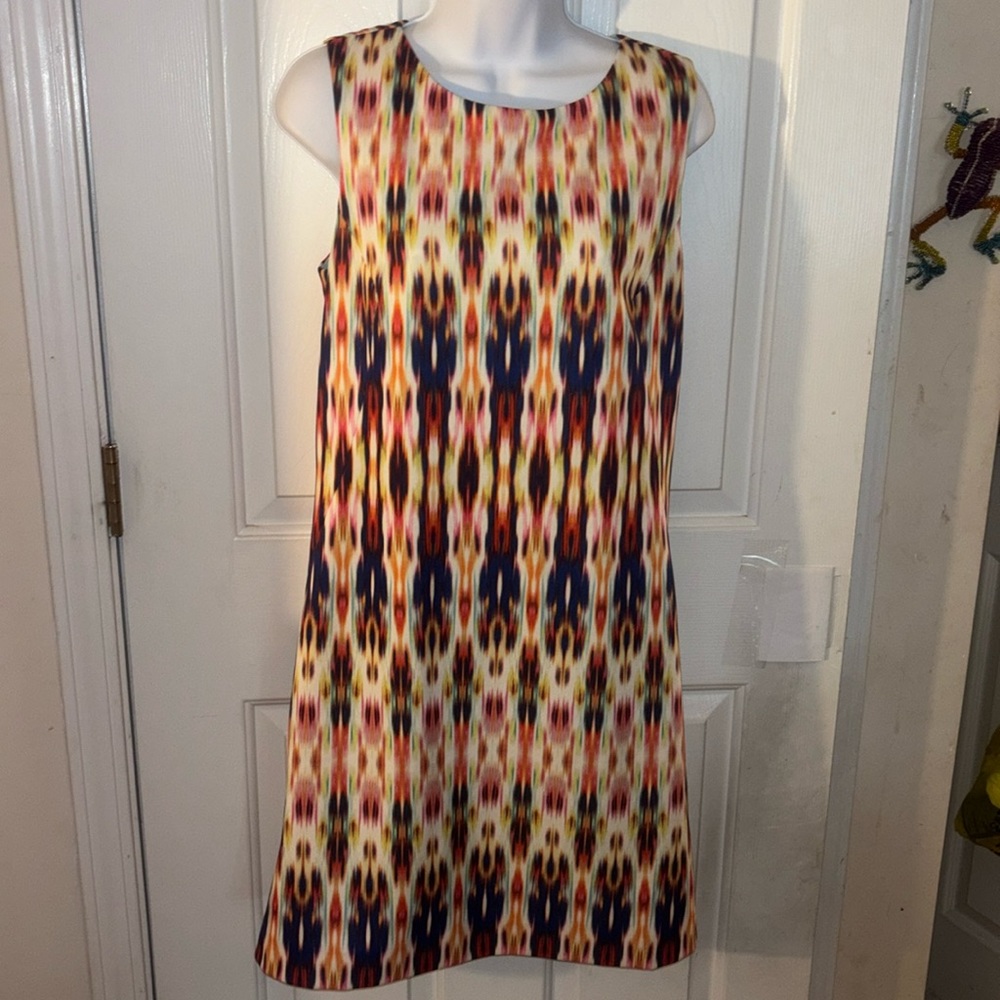 Tahari dress multicolor flattering!
